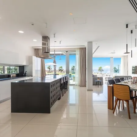 Beachfront Luxury Glory *