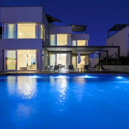 Beachfront Luxury Glory Villa