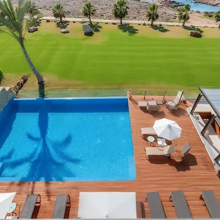 Beachfront Luxury Glory *