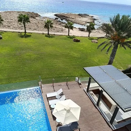 Beachfront Luxury Glory *
